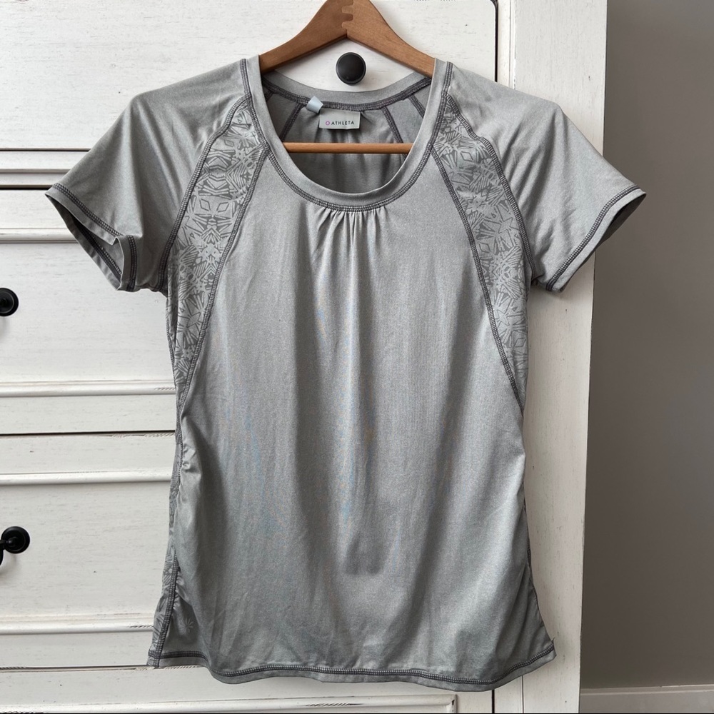 Athleta Velocity Gray Scoop Neck Short Sleeve Top.  Size Small. EUC